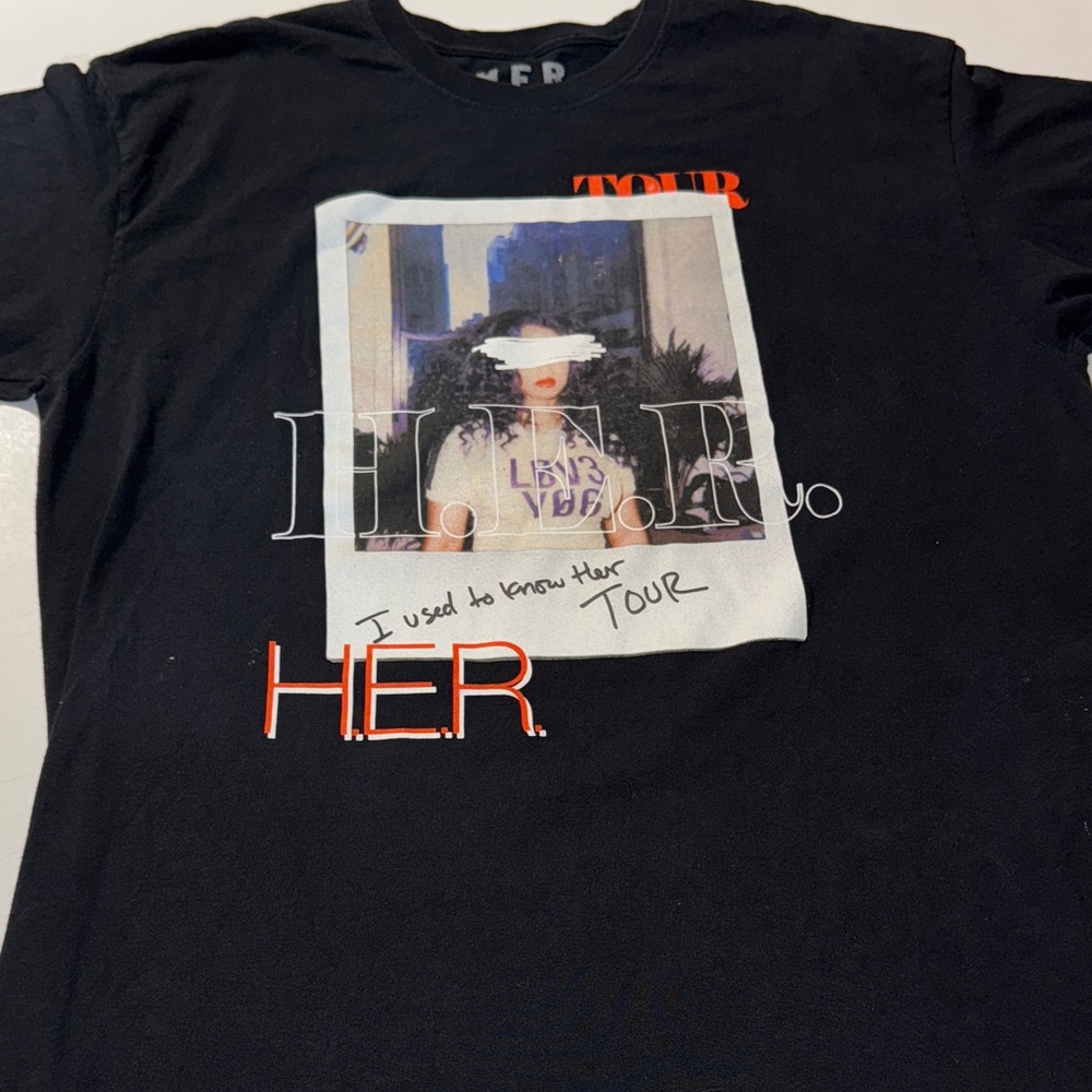Black “I used‎ to know her” HER Tour Graphic T-Shirt
